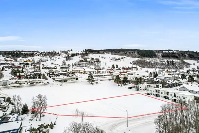Oversikt over tomta. Opptegnede grenser er kun ment som et estimat. Avvik vil forekomme.