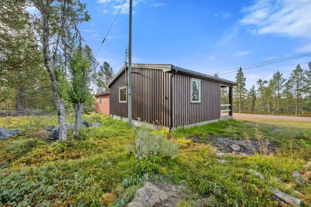 Scenic, spacious retreat close to the mountains in Engerdal. Plot of over 4 mål. Outbuilding and Moelven cabin unit. Near the Swedish border. — image 4