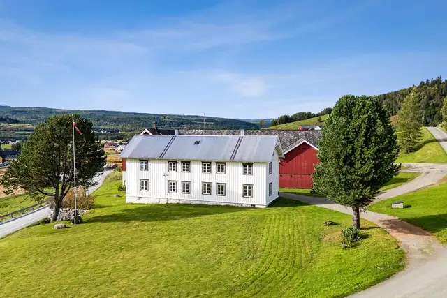 Romslig tomt på ca. 5431 kvm