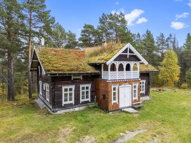 Sjarmerende og innholdsrik bolig med naturskjønne omgivelser. Kort vei til Os sentrum. 4 soverom. Garasje. Nytt kjøkken! — bilde 1