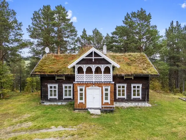 Sjarmerende og innholdsrik bolig med naturskjønne omgivelser. Kort vei til Os sentrum. 4 soverom. Garasje. Nytt kjøkken! — bilde 2