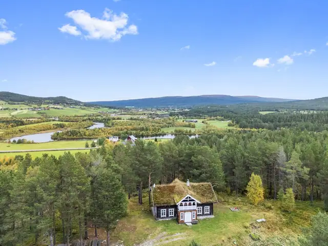 Sjarmerende og innholdsrik bolig med naturskjønne omgivelser. Kort vei til Os sentrum. 4 soverom. Garasje. Nytt kjøkken! — bilde 5