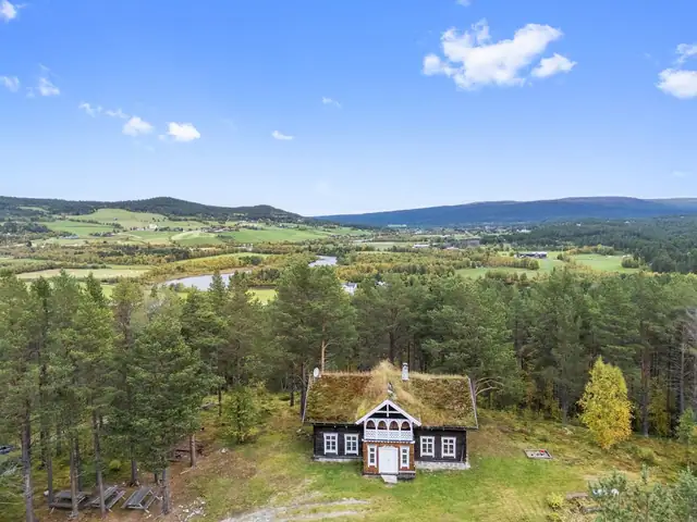 Sjarmerende og innholdsrik bolig med naturskjønne omgivelser. Kort vei til Os sentrum. 4 soverom. Garasje. Nytt kjøkken! — bilde 6