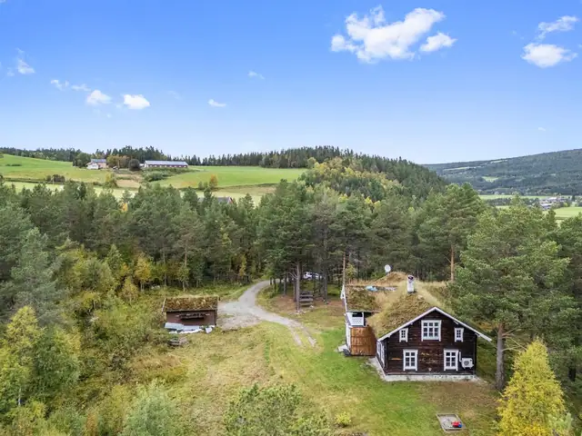 Sjarmerende og innholdsrik bolig med naturskjønne omgivelser. Kort vei til Os sentrum. 4 soverom. Garasje. Nytt kjøkken! — bilde 7