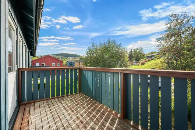 Like ved huset er det også godt med parkeringsplass.