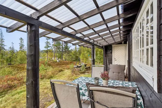 God plass til utemøbler, grill og tilhørende møblement.