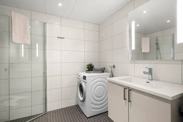 Flott bad på 4,5m2 - badet er som leiligheten ellers vurdert til TG1, og er i god stand