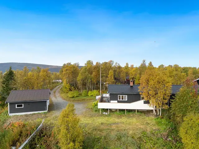 Hyggelig & naturskjønn fristed på Bukkvollan. Ca. 18 km fra Røros. Nær skiløyper og turterreng. Garasje. Stor tomt. — bilde 4