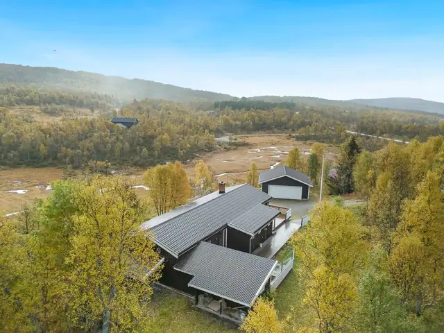 Hyggelig & naturskjønn fristed på Bukkvollan. Ca. 18 km fra Røros. Nær skiløyper og turterreng. Garasje. Stor tomt. — bilde 8