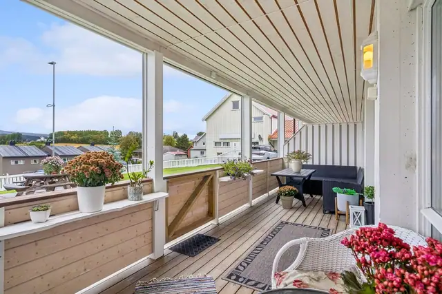 Svært gode solforhold med sør-vest vendt balkong.