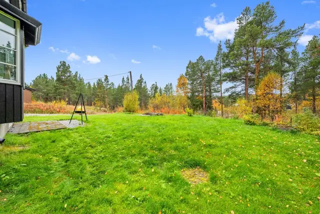Enebolig i naturskjønne omgivelser. Gode solforhold. 3 soverom. Garasje. Kort vei til Røros sentrum. Ingen boplikt! — bilde 3