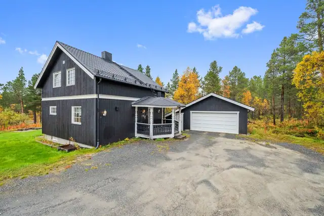 Enebolig i naturskjønne omgivelser. Gode solforhold. 3 soverom. Garasje. Kort vei til Røros sentrum. Ingen boplikt! — bilde 6