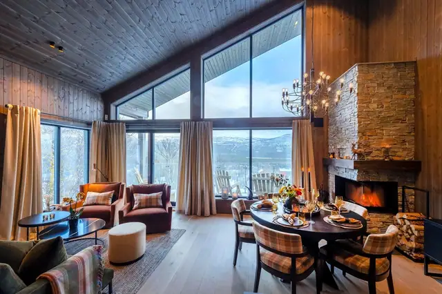 Toppleilighetene i Stølen Skilodge har et eksklusivt preg med store vindusflater og herlig takhøyde.