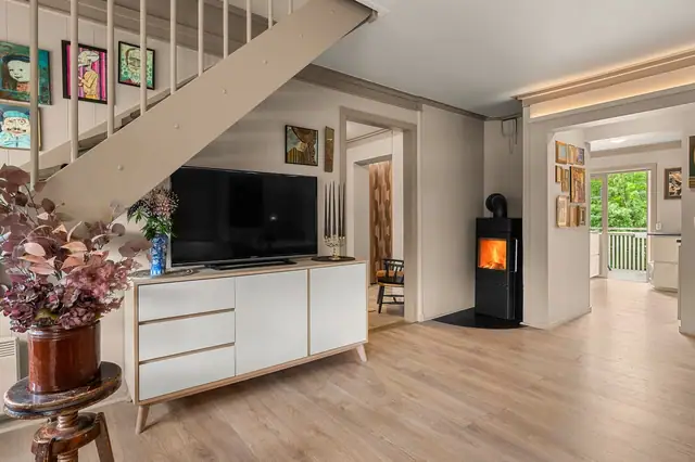 Fully renovated, very spacious freehold home of 155 m² over two floors - 3 bedrooms - 2 living rooms - Carport — image 8