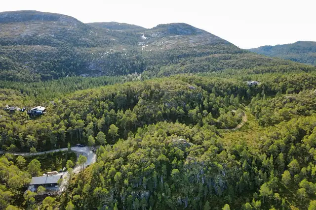 Her har man et fint utgangspunkt for rekreasjon og alle typer friluftsliv som bading, sykkelturer, fjellturer med fisking, fiske- og båtturer på sjøen, padling (kano og kajakk), dy