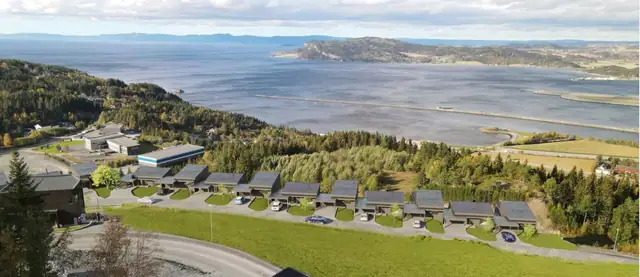 Alle tomtene har en fantastisk utsikt over Trondheimsfjorden retning Skatval og Fosenalpene. Boligfeltet har alle skårende tomter som sørger for fantastiskt utsikt på alle tomtene.