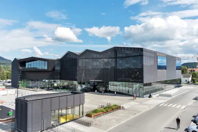 Fra boligfeltet er det under 10 minutters kjøretur til Stjørdal sentrum.